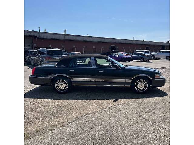 2008 LINCOLN Town Car