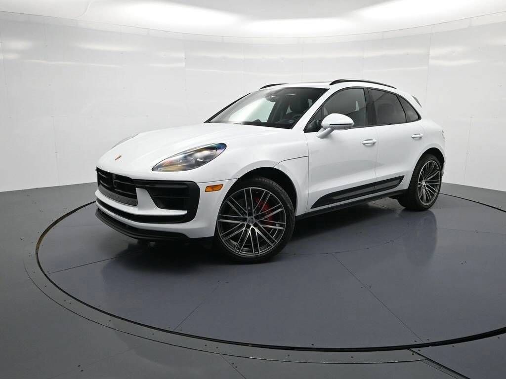 2026 PORSCHE Macan