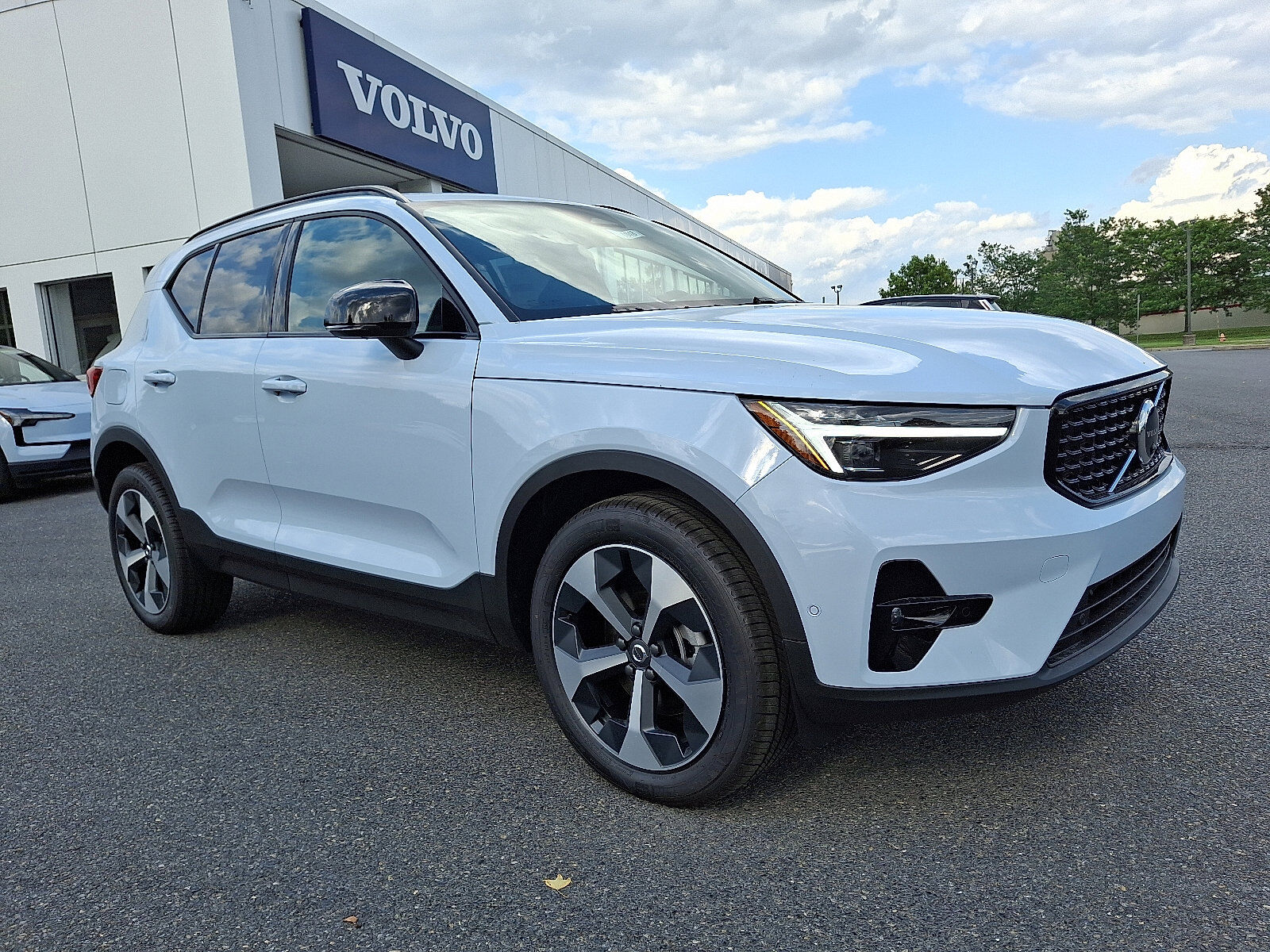 2026 VOLVO XC40