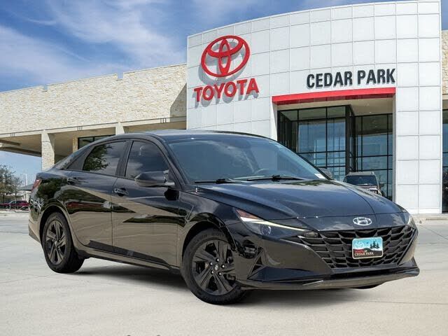 2022 HYUNDAI Elantra