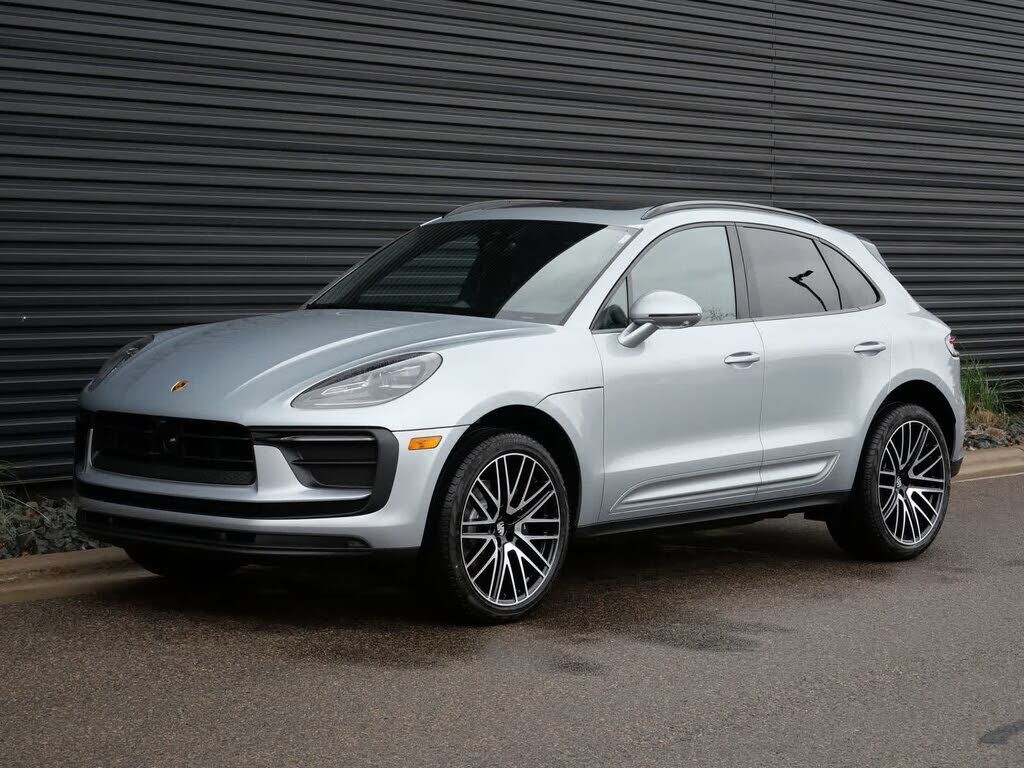 2026 PORSCHE Macan