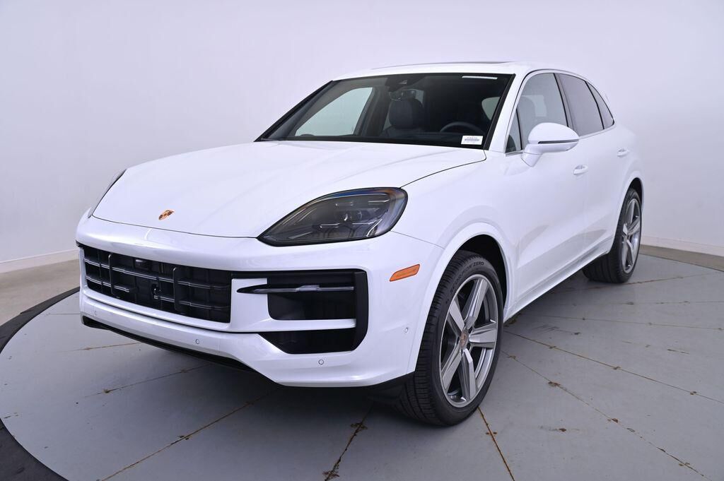 2025 PORSCHE Cayenne