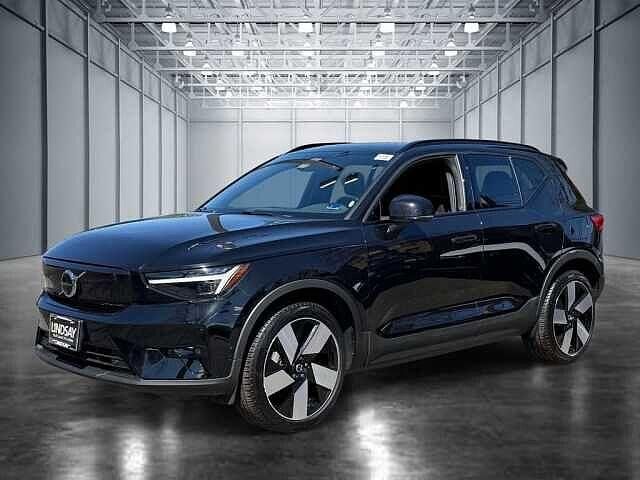 2024 VOLVO XC40