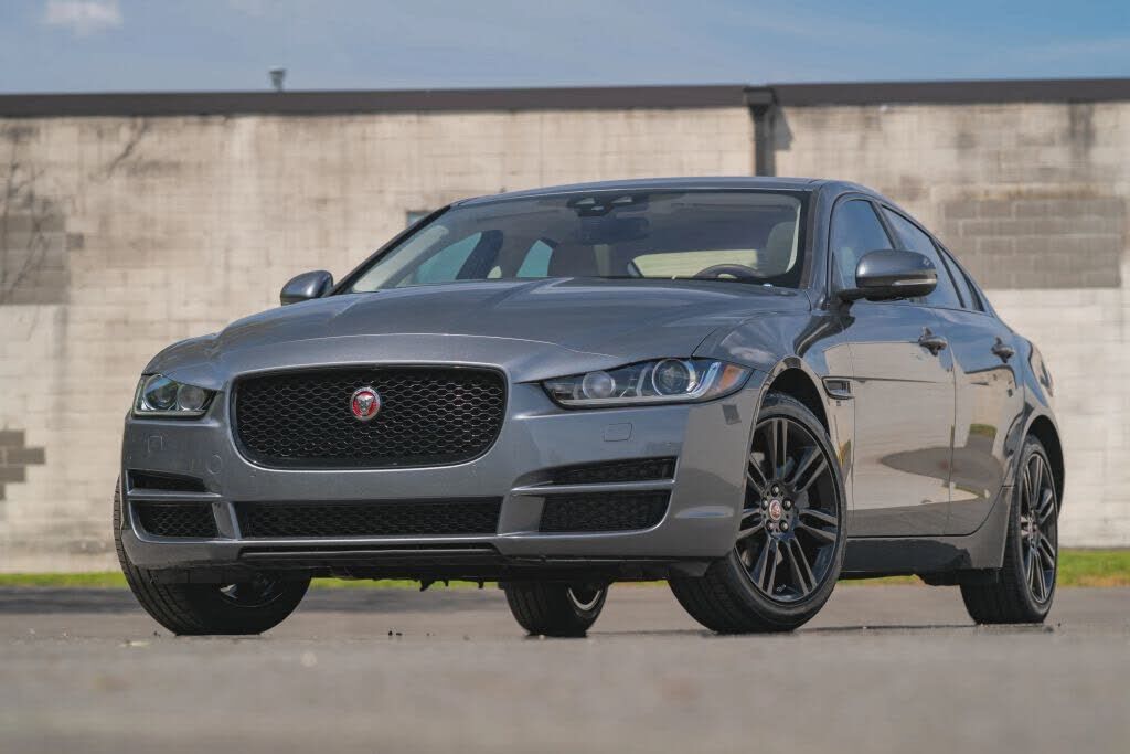 2018 JAGUAR XE