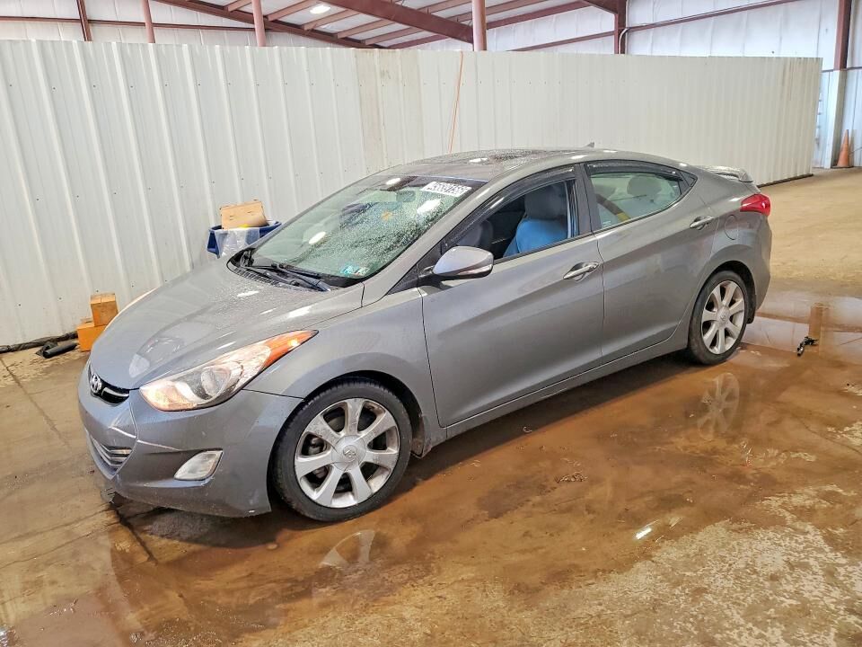 2013 HYUNDAI Elantra