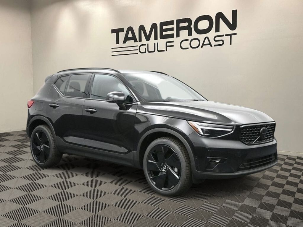 2026 VOLVO XC40