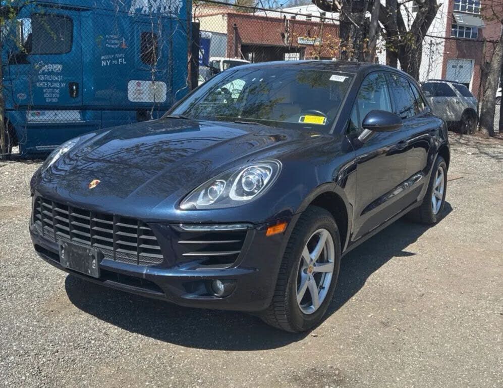 2018 PORSCHE Macan