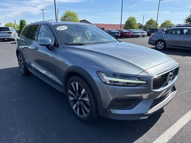 2020 VOLVO V60CC