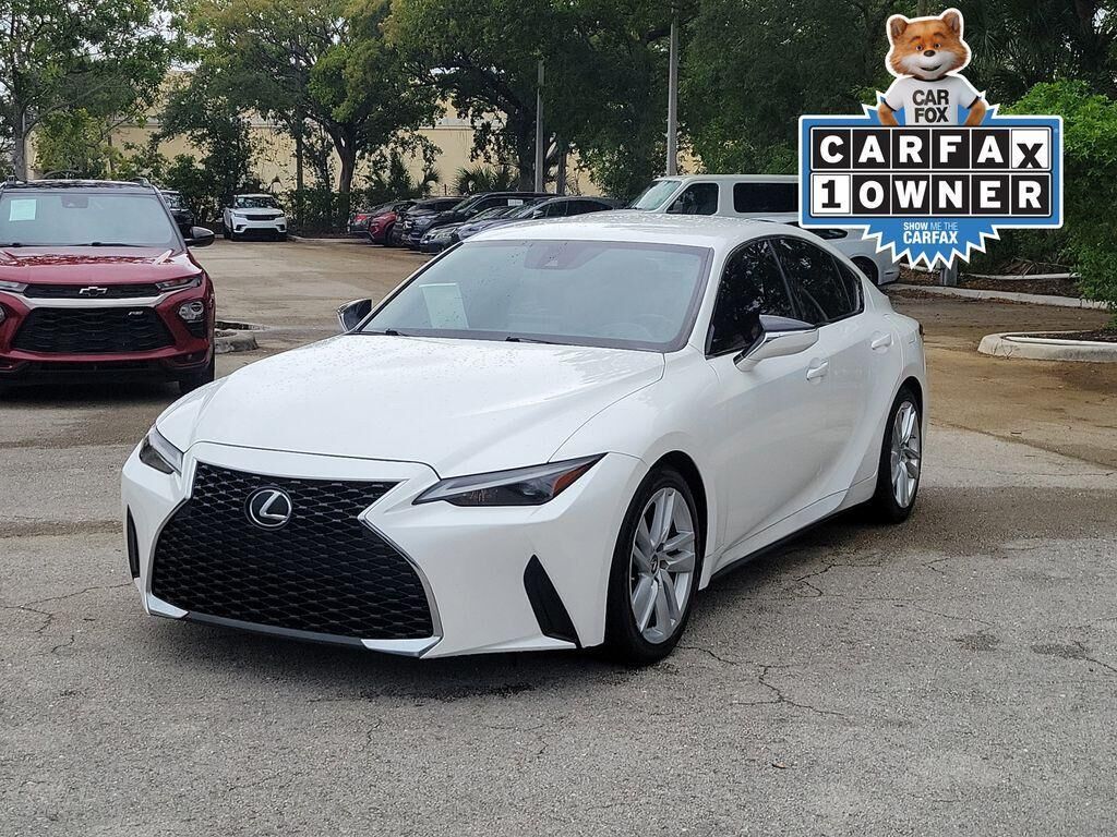 2022 LEXUS IS