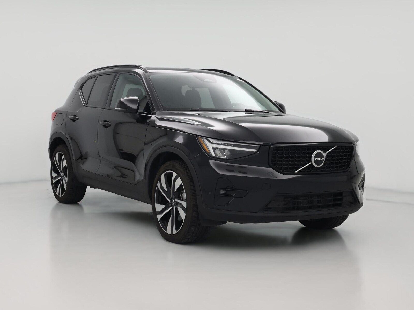 2025 VOLVO XC40