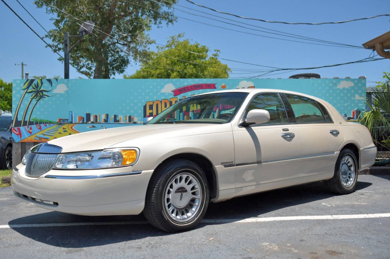 2002 LINCOLN Town Car