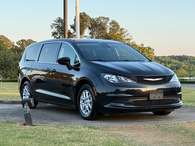 2023 CHRYSLER Voyager