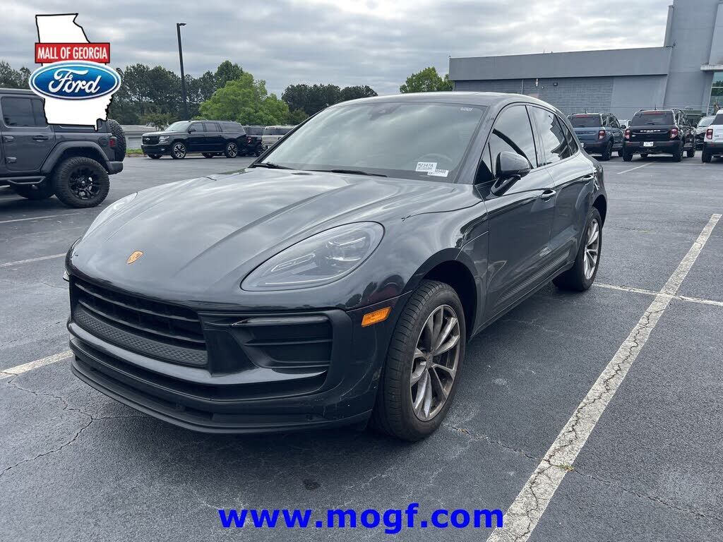 2022 PORSCHE Macan
