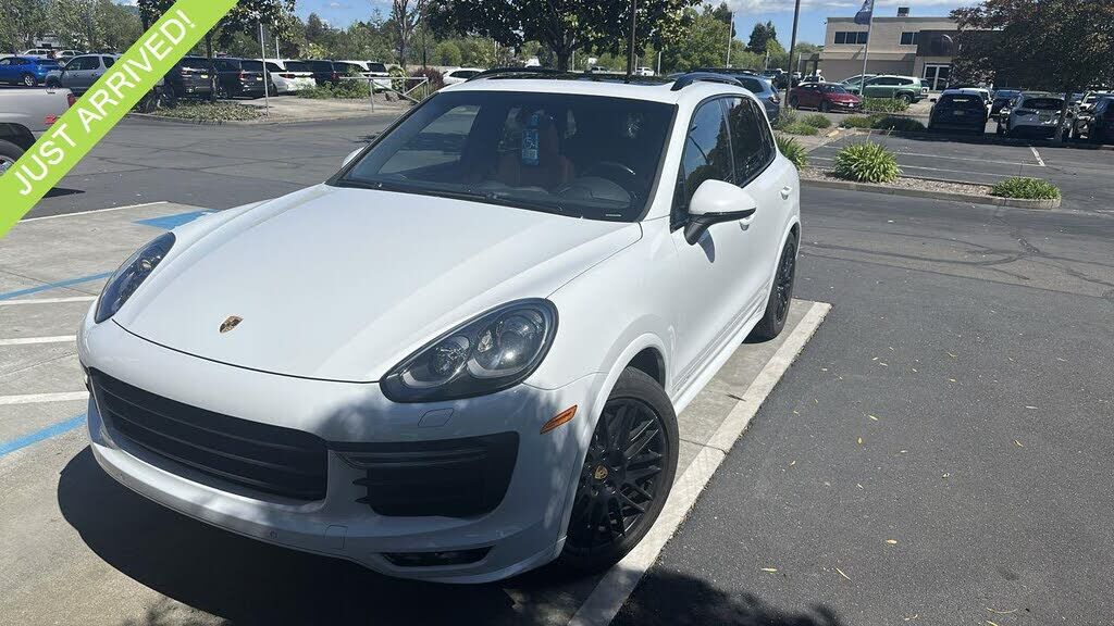 2016 PORSCHE Cayenne