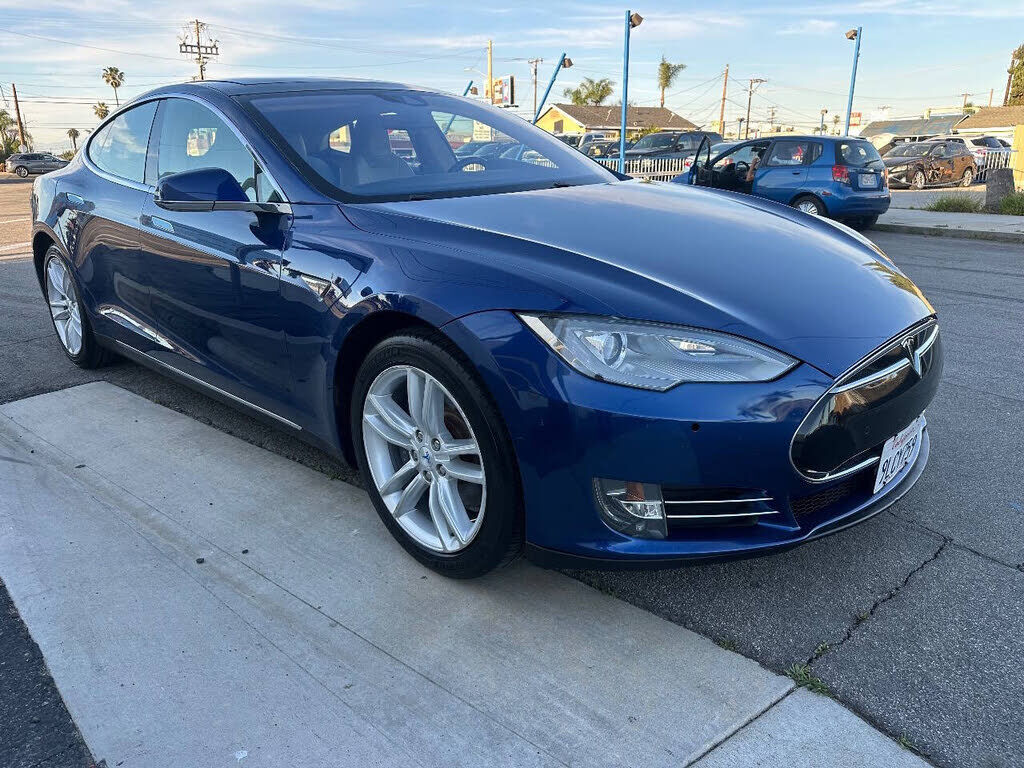2015 TESLA Model S