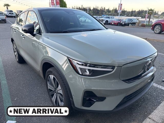 2023 VOLVO C40