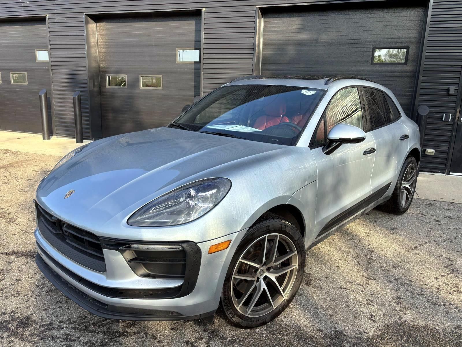 2025 PORSCHE Macan