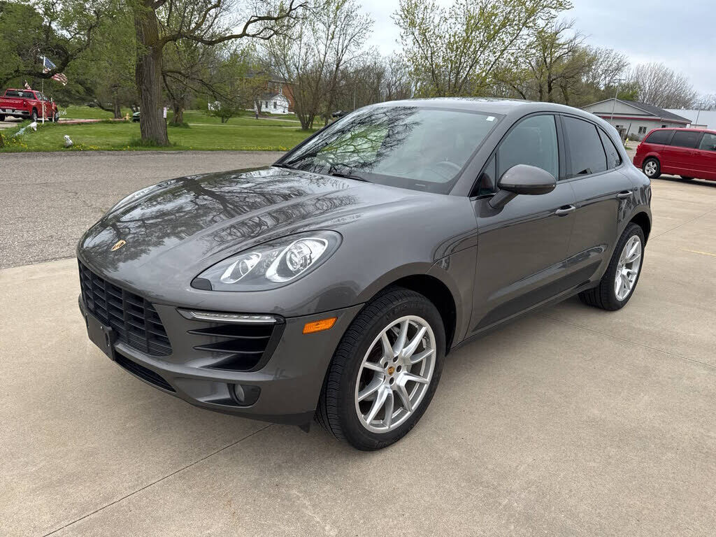 2016 PORSCHE Macan