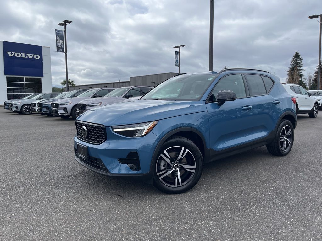 2024 VOLVO XC40