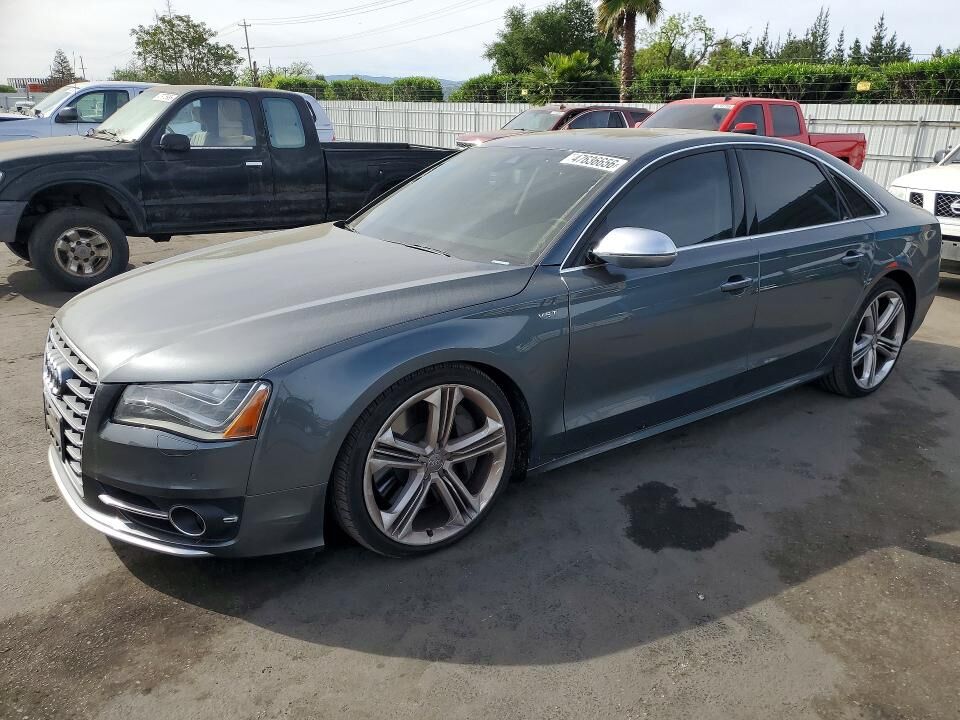 2013 AUDI S8