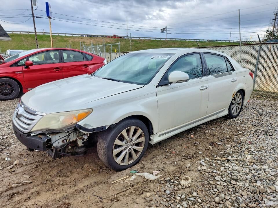 2011 TOYOTA Avalon