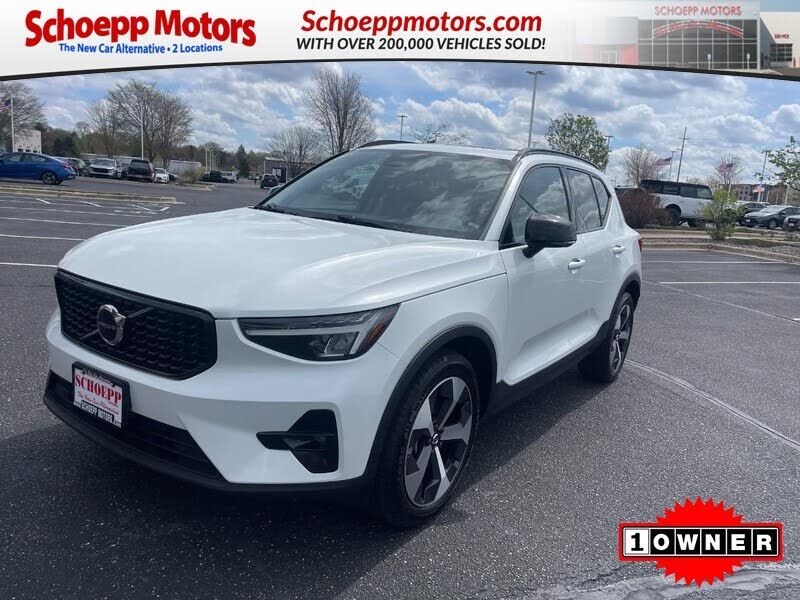 2023 VOLVO XC40