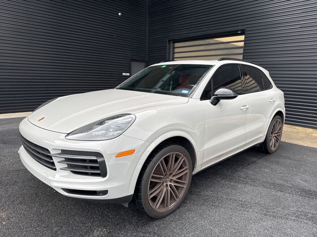 2022 PORSCHE Cayenne
