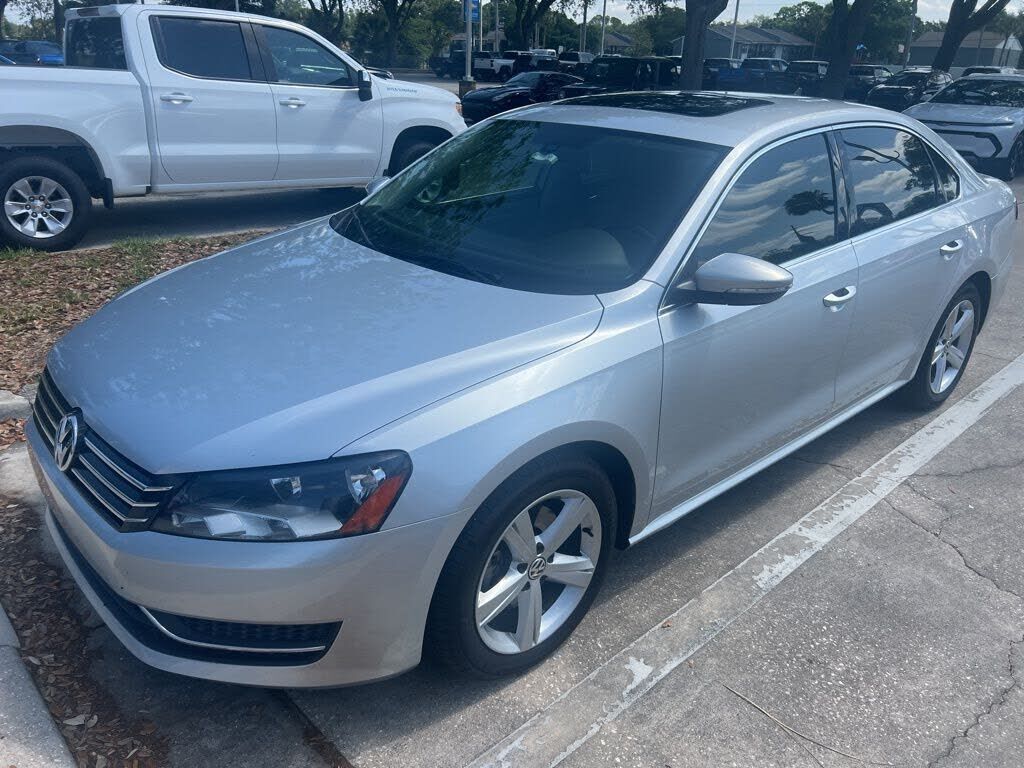 2012 VOLKSWAGEN Passat