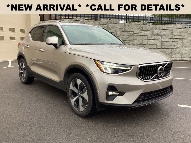 2024 VOLVO XC40