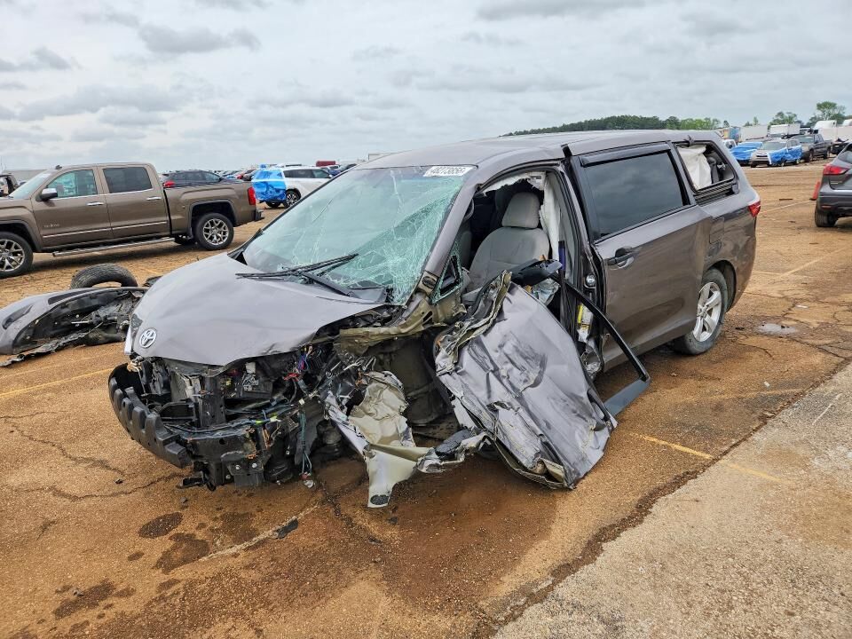 2017 TOYOTA Sienna