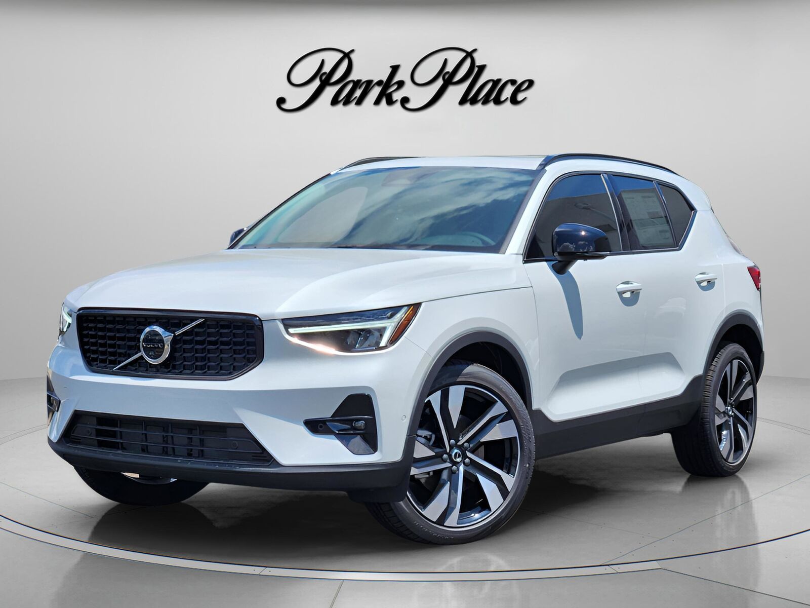 2026 VOLVO XC40