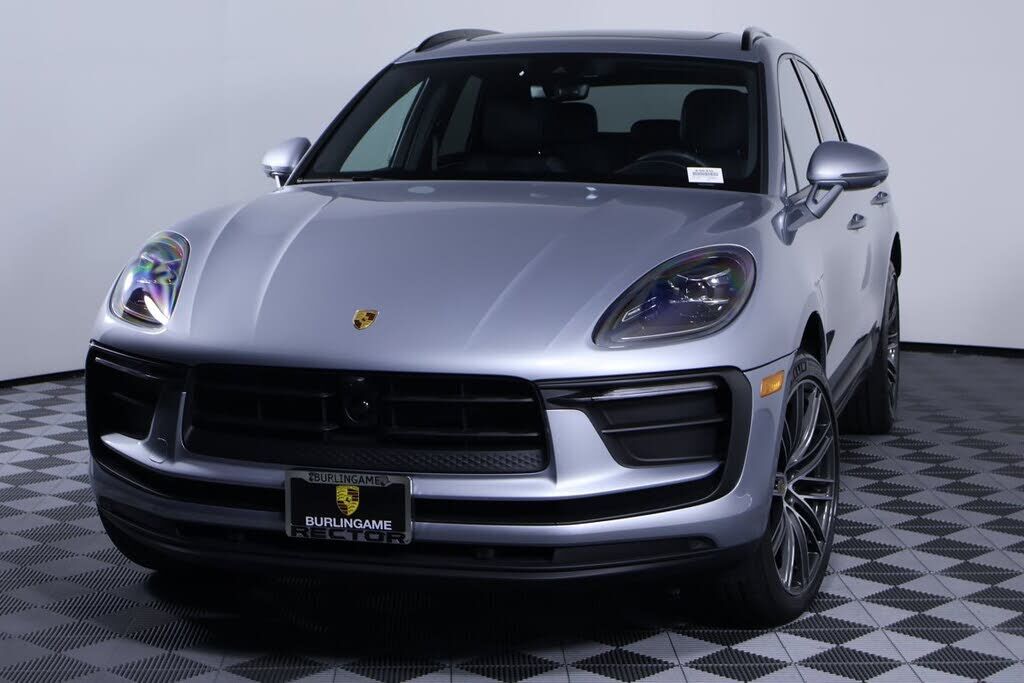 2026 PORSCHE Macan