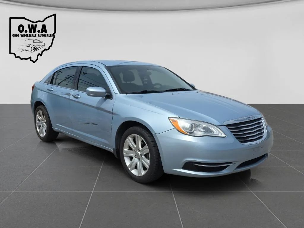 2013 CHRYSLER 200