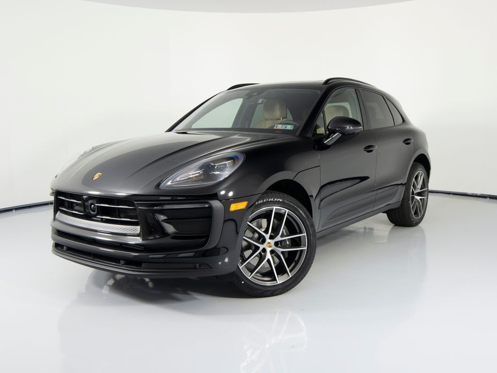 2026 PORSCHE Macan