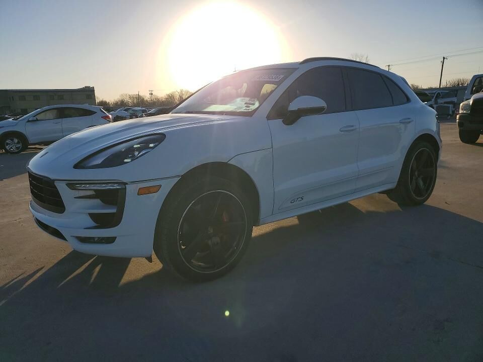 2017 PORSCHE Macan