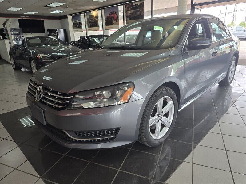 2013 VOLKSWAGEN Passat