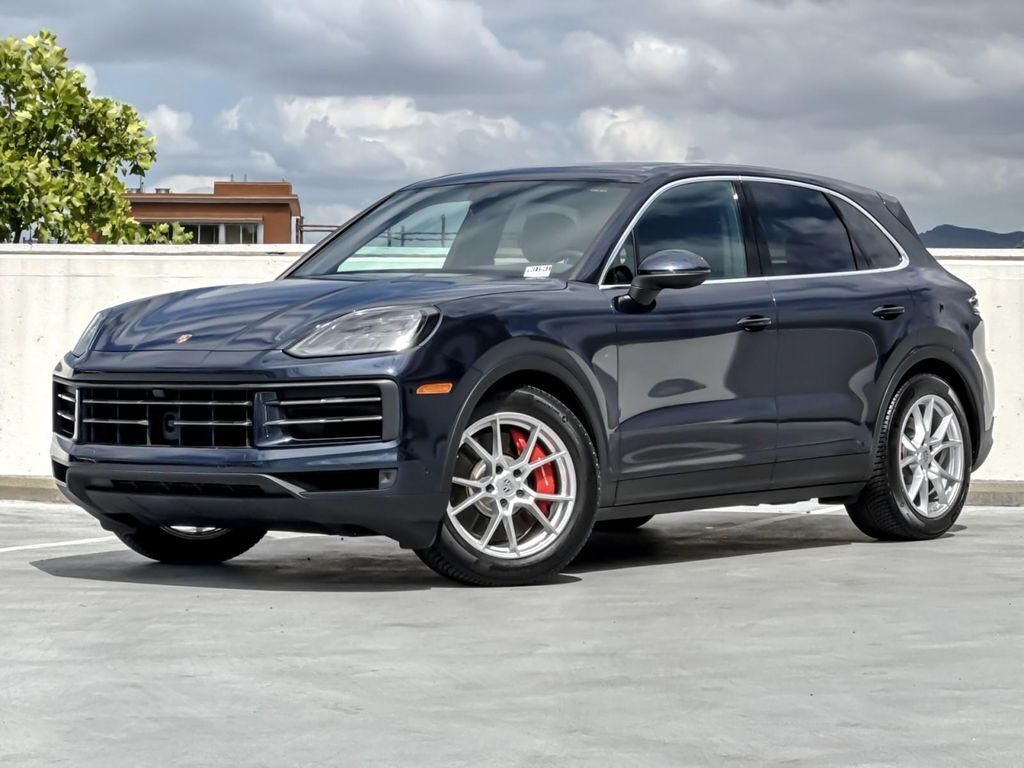 2024 PORSCHE Cayenne