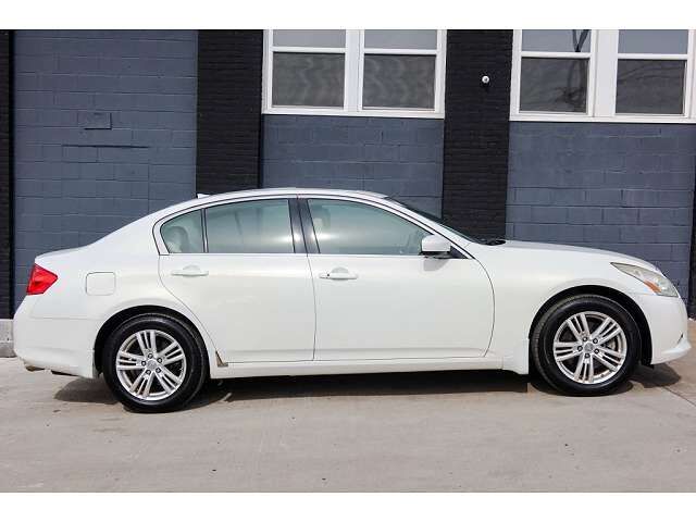 2011 INFINITI G25