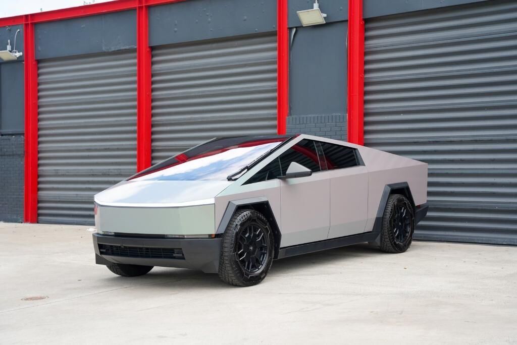 2024 TESLA Cybertruck