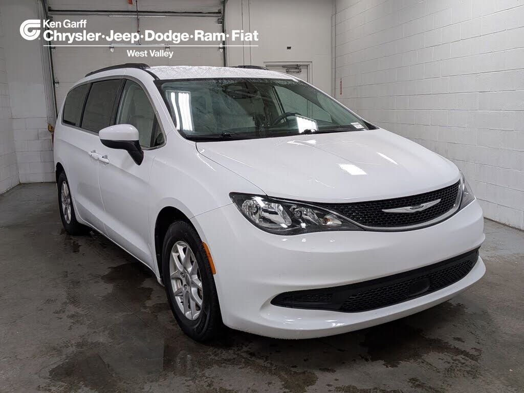 2021 CHRYSLER Voyager