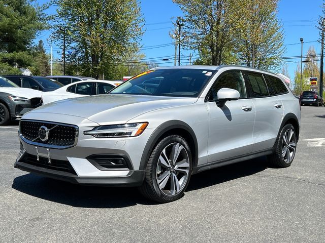 2025 VOLVO V60CC