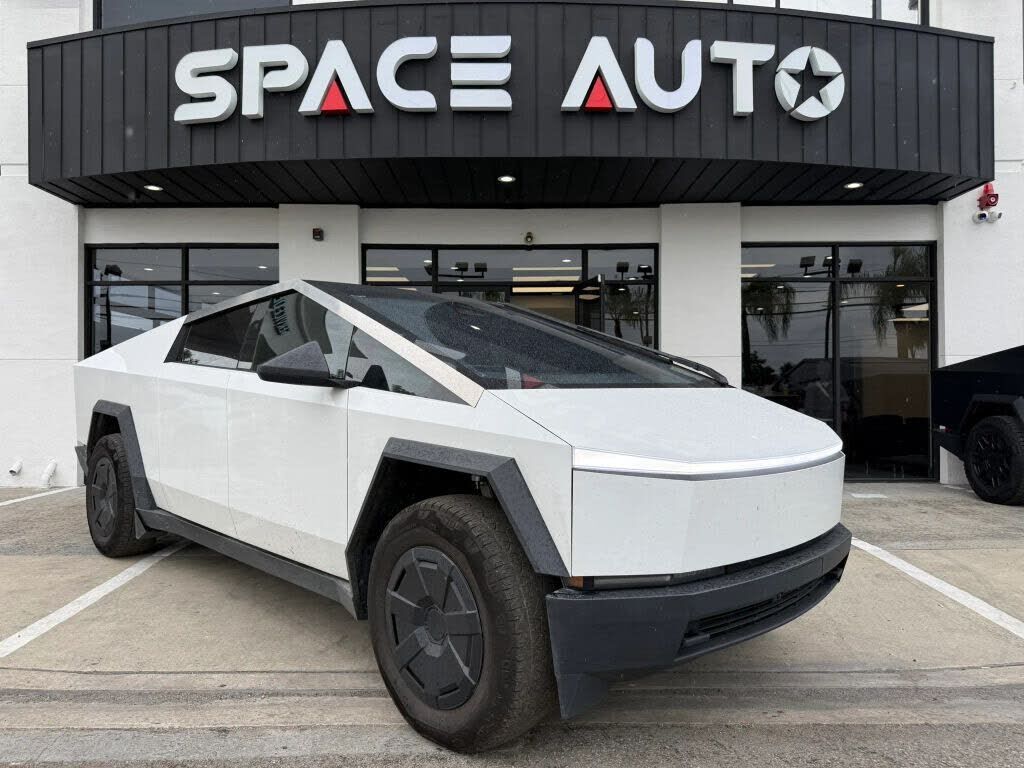 2024 TESLA Cybertruck