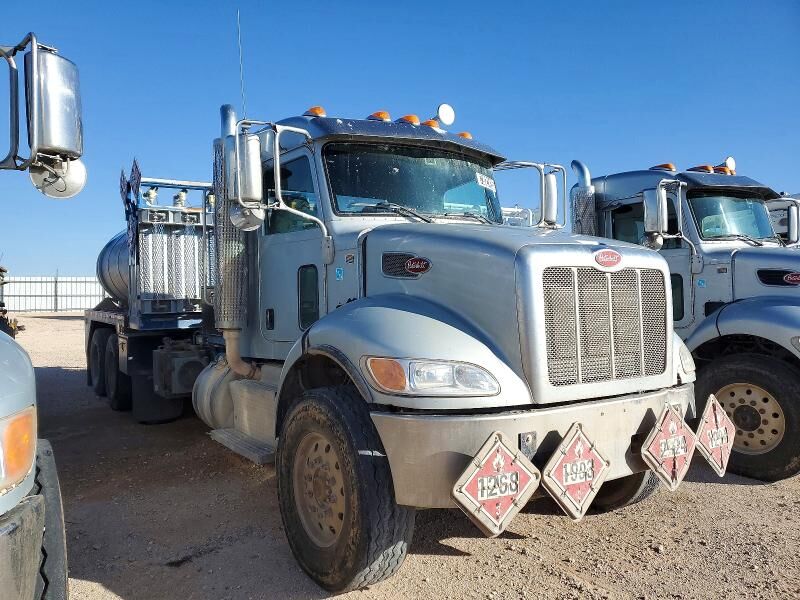 2015 PETERBILT 348