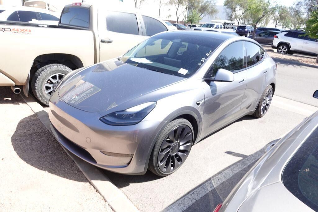 2024 TESLA Model Y