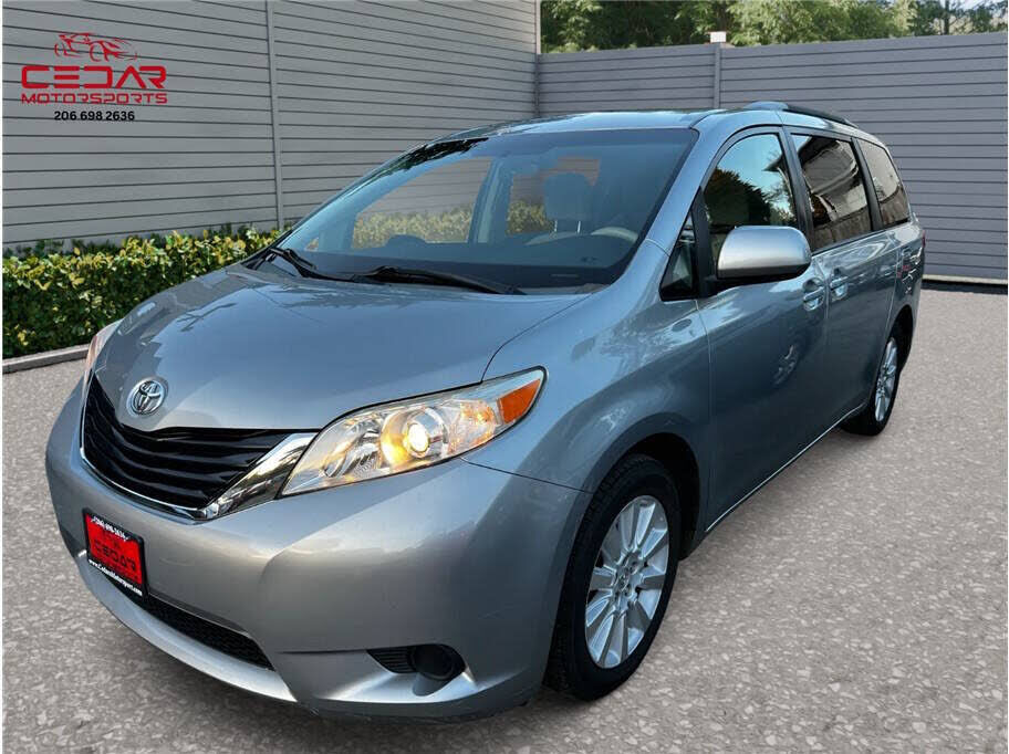 2014 TOYOTA Sienna