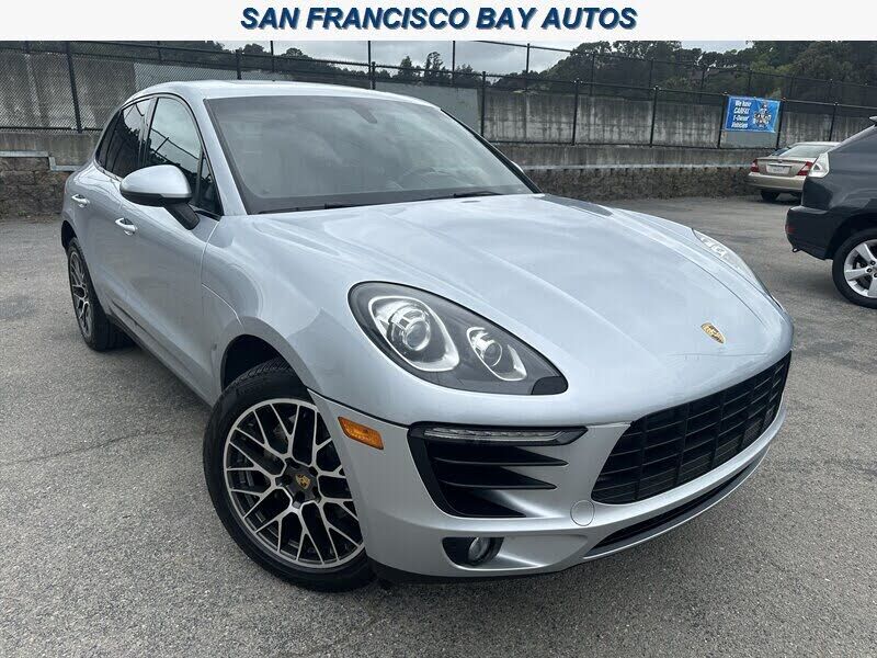 2016 PORSCHE Macan