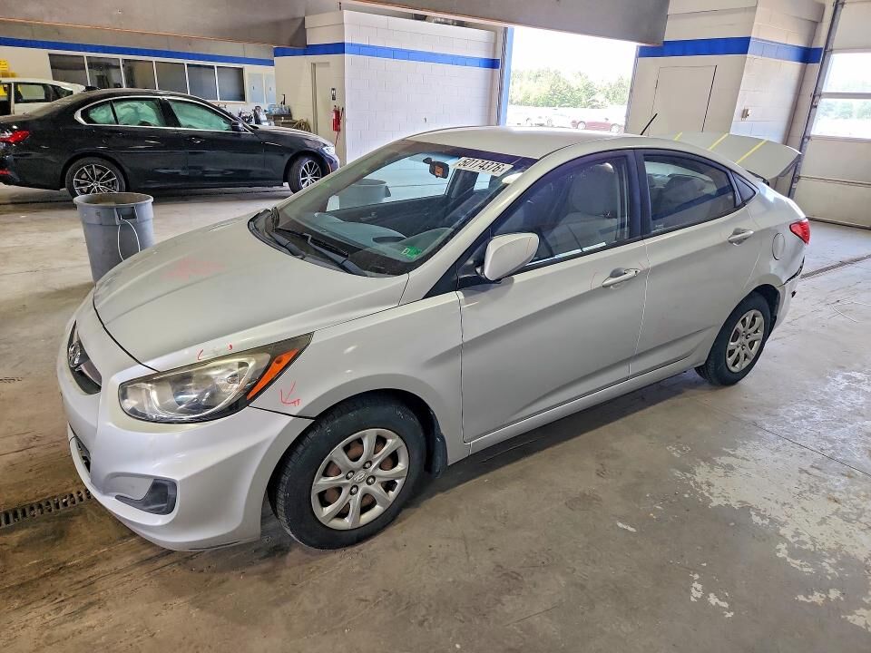 2013 HYUNDAI Accent