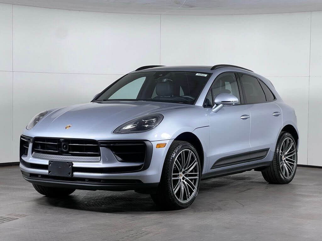 2026 PORSCHE Macan