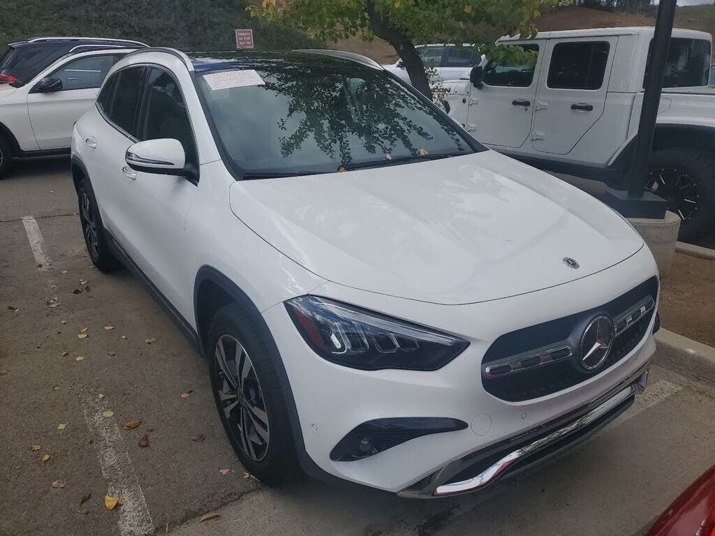 2025 MERCEDES-BENZ GLA-Class