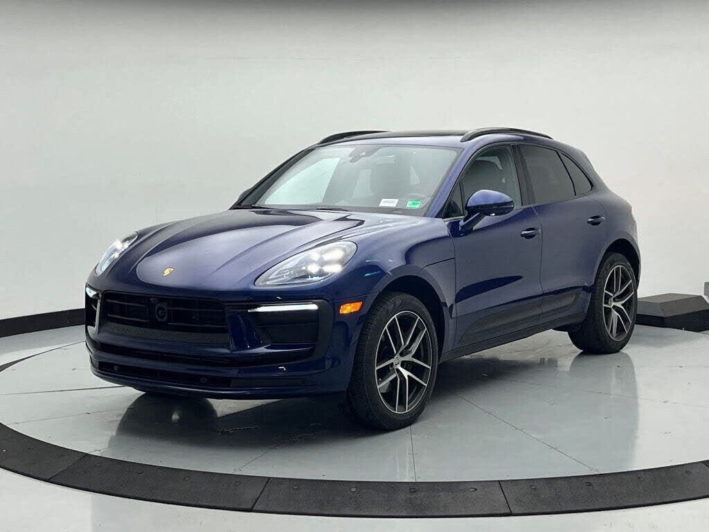 2025 PORSCHE Macan